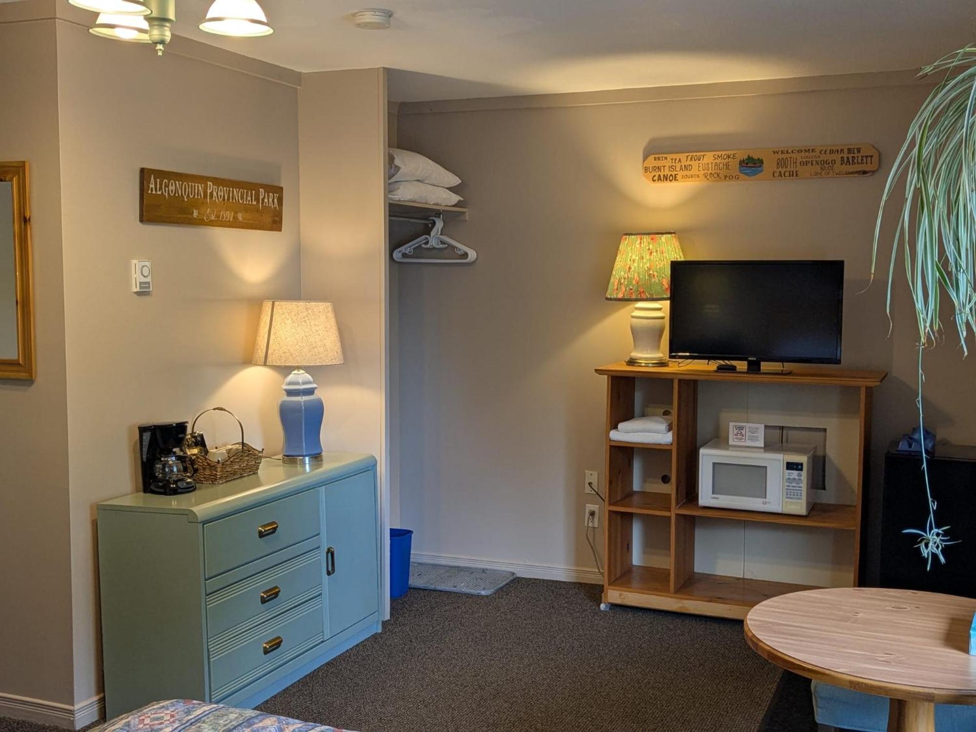 Village Motel 2*